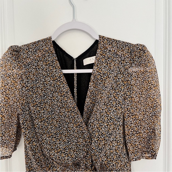 NEW ASTR the label shirred bottom black floral minidress - Picture 2 of 9